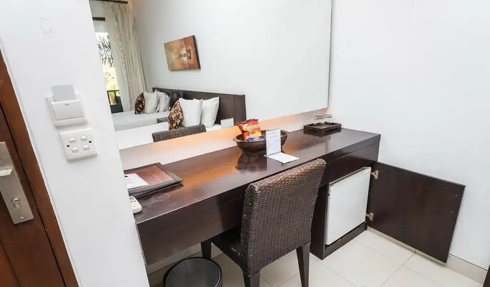 Кута: 16 bedroom villa river side Legian