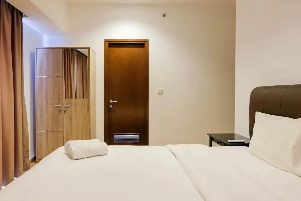 Legok: Luxurious and Elegant 2BR Apartment M-Town Signature