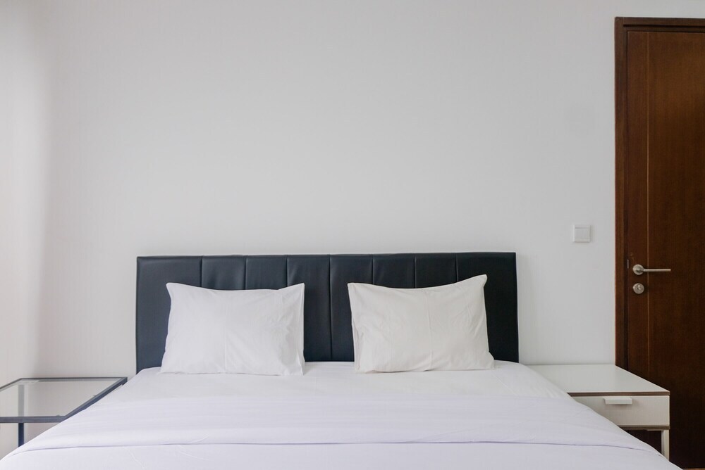 Legok: Cozy and Graceful 1BR Apartment at M-Town Signature