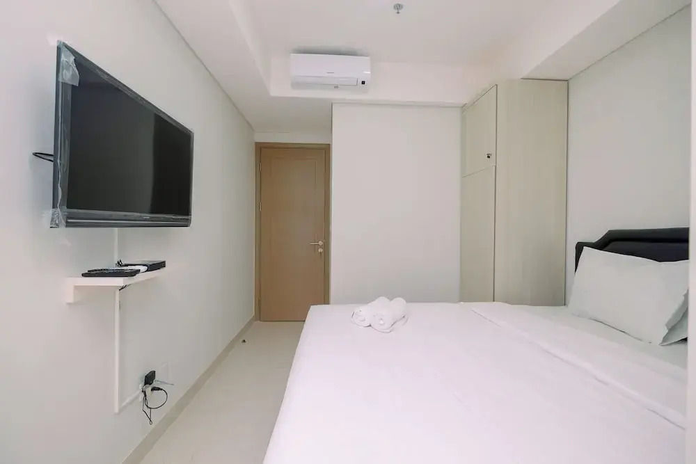 Джакарта: New Furnished 1BR Apartment at Gold Coast near PIK