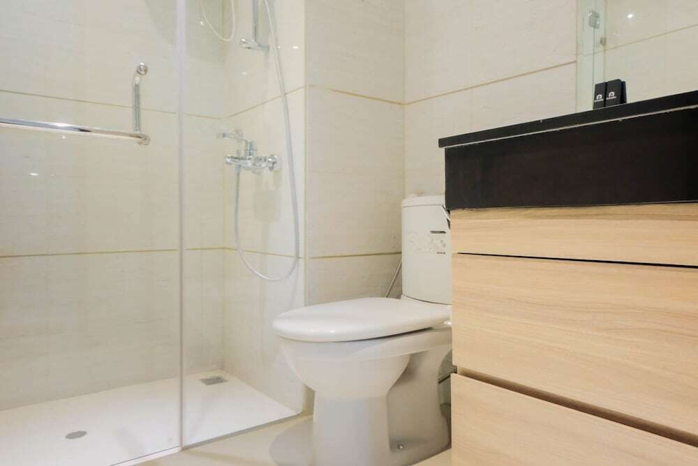 Южный Тангеранг: 1br Spacious Soho with Extra Bed @ Brooklyn Apartment