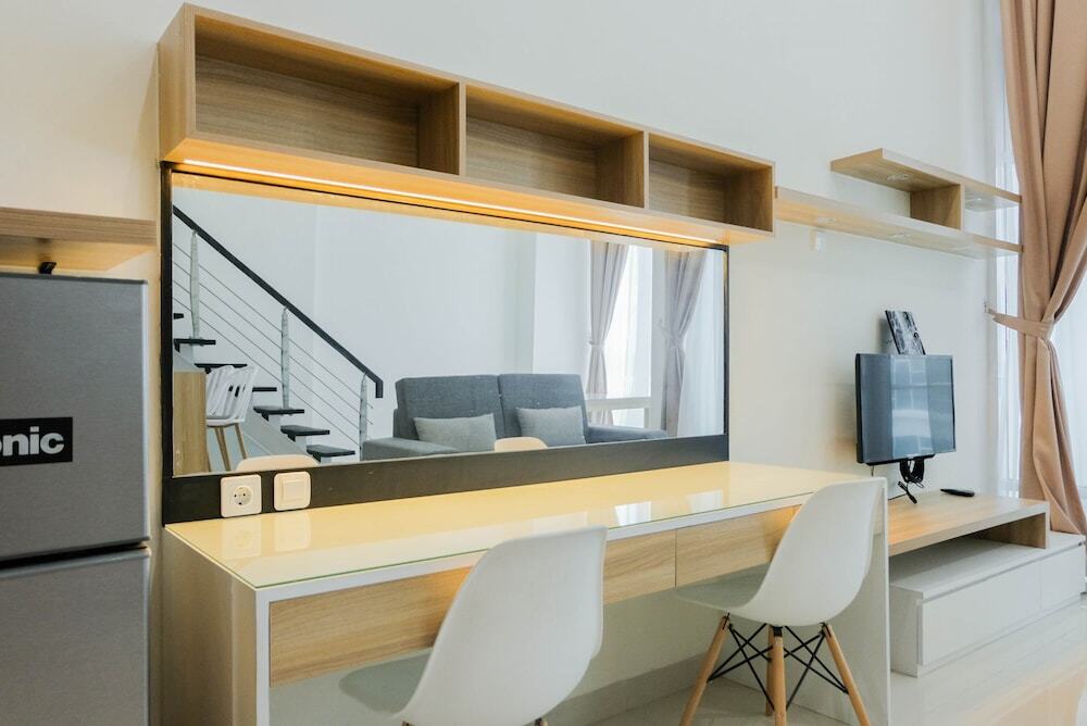 Южный Тангеранг: 1br Spacious Soho with Extra Bed @ Brooklyn Apartment