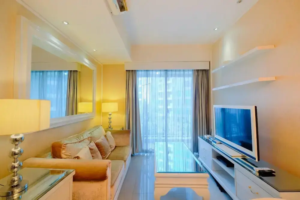 Джакарта: Modern and Comfortable 1BR at Casa Grande Apartment