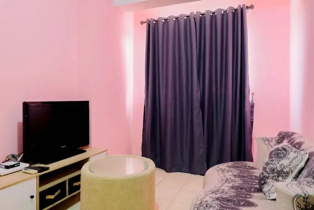 Джакарта: Homey and Stylist 1BR Gading Icon Apartment