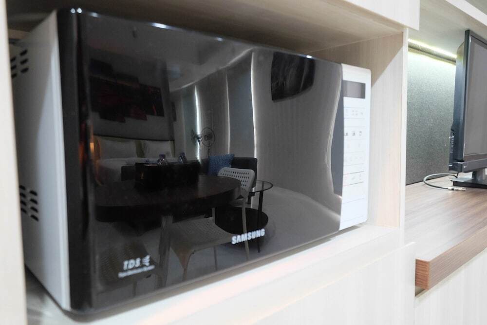 Чикаранг: Elegant and Comfy Studio Azalea Suites Apartment Cikarang