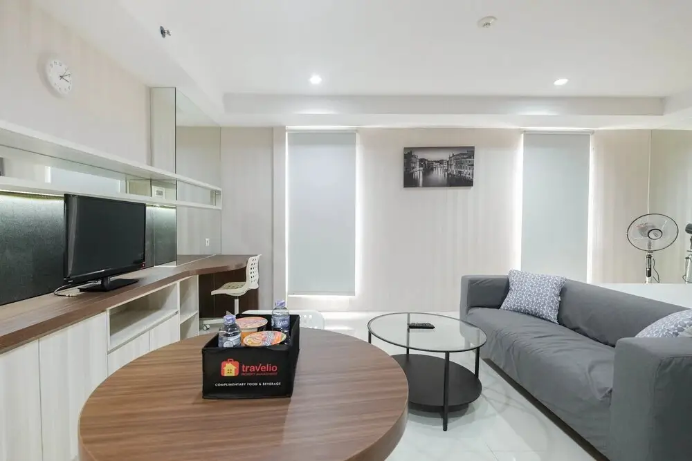 Чикаранг: Elegant and Comfy Studio Azalea Suites Apartment Cikarang