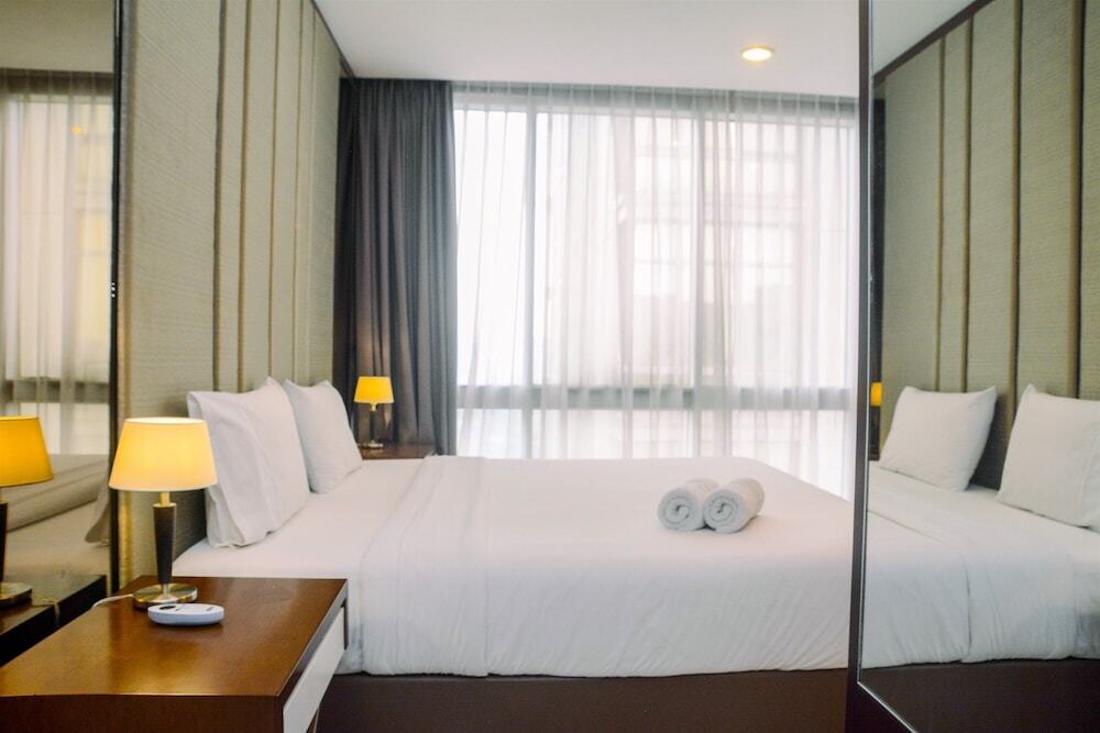 Джакарта: Prime Location and Luxury 2BR The Empyreal Apartment