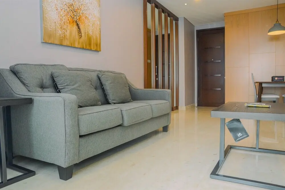 Джакарта: Prime Location and Luxury 2BR The Empyreal Apartment