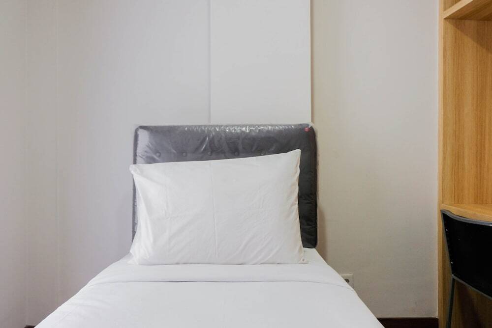 Legok: Pool View 3BR Apartment at Asatti BSD City