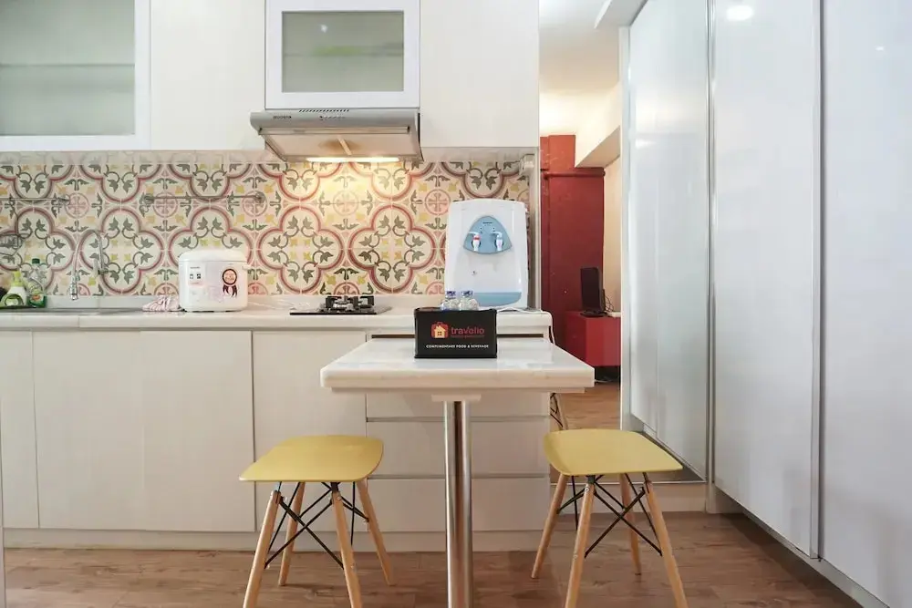 Джакарта: Cozy And Functional 1br Green Pramuka Apartment