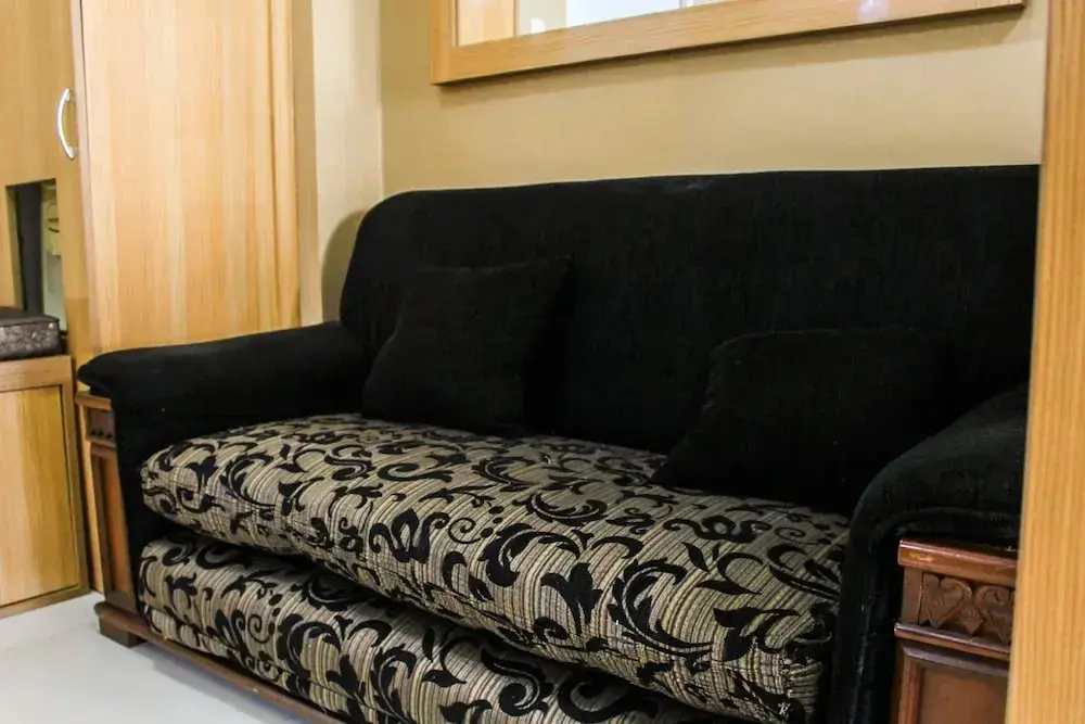 Джакарта: Comfortable and Fully Furnished 1BR Green Pramuka Apartment