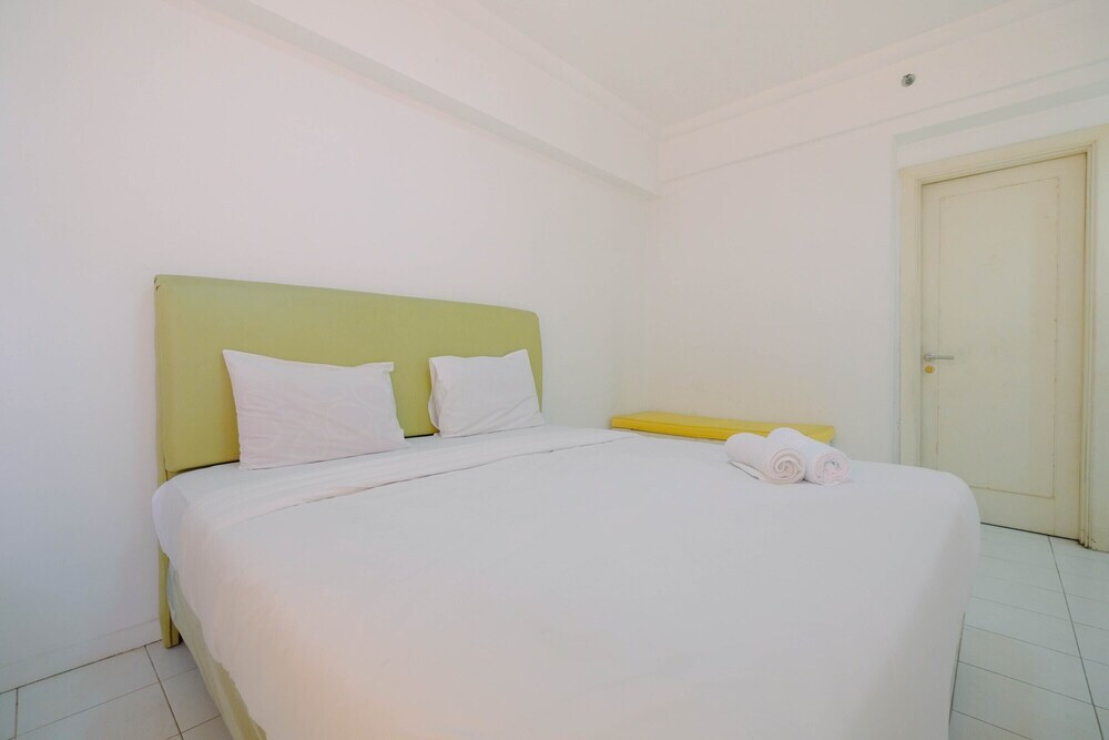 Джакарта: Comfortable 2BR Bona Vista Apartment