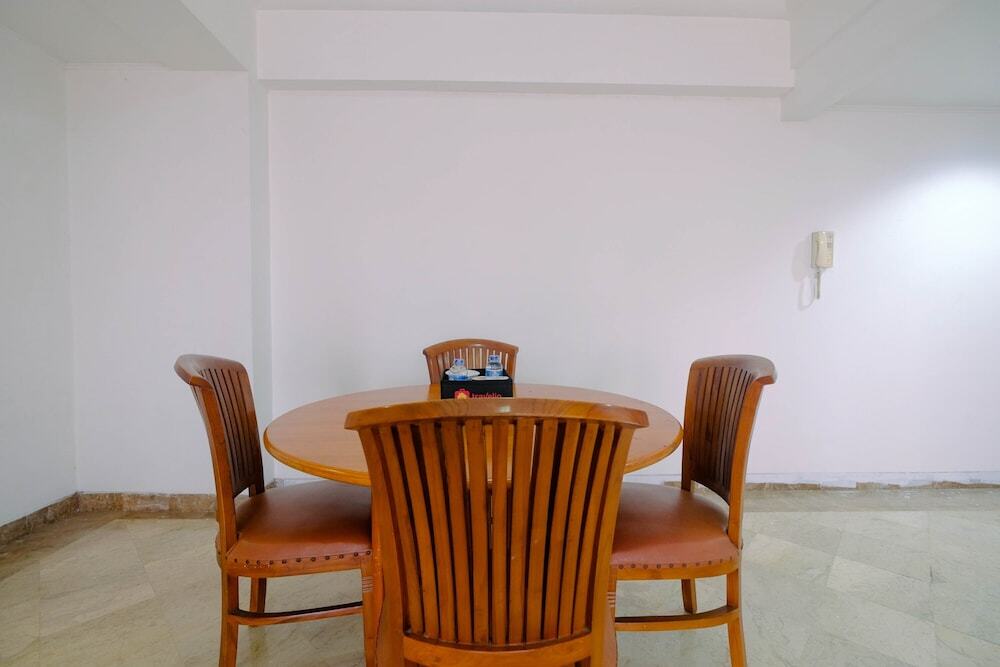 Джакарта: Comfortable 2BR Bona Vista Apartment