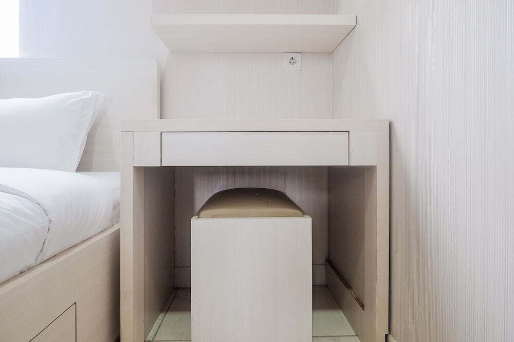Депок: 2br Apartment at Cinere Bellevue with Access To Mall