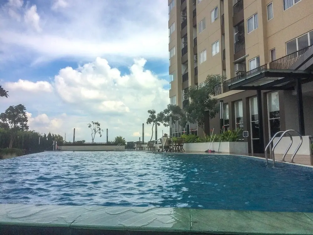 Чикаранг: Minimalist and Posh 1BR The Oasis Cikarang Apartment