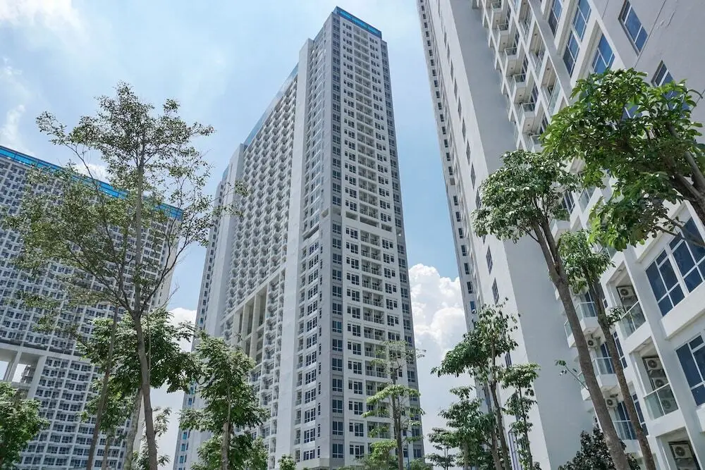 City View 1BR at Puri Mansion Apartment — фото 1