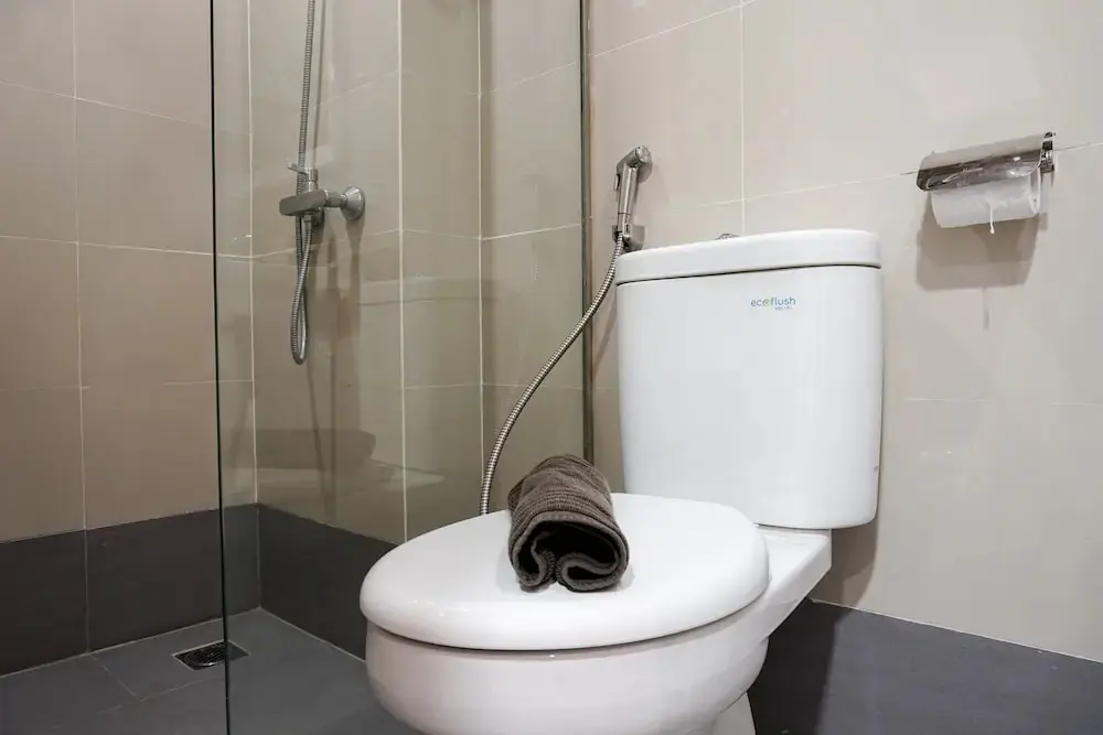 Джакарта: Stunning 2BR Loft Apartment at Maqna Residence