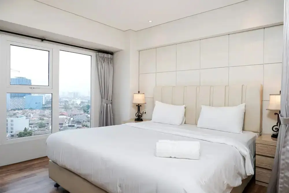 Джакарта: Stunning 2BR Loft Apartment at Maqna Residence