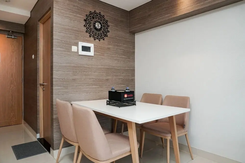 Джакарта: Stunning 2BR Loft Apartment at Maqna Residence