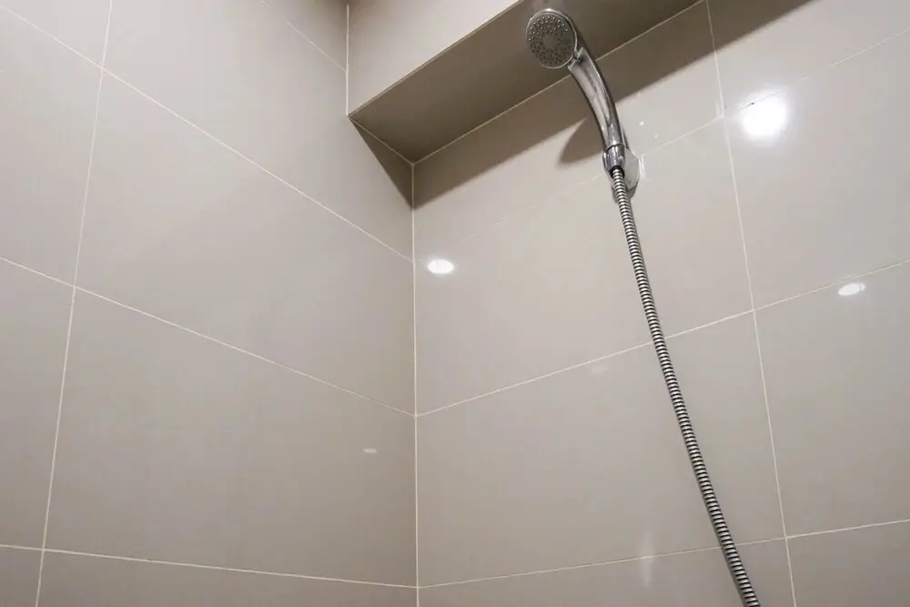 Джакарта: Modern 2BR Apartment at Maqna Residence