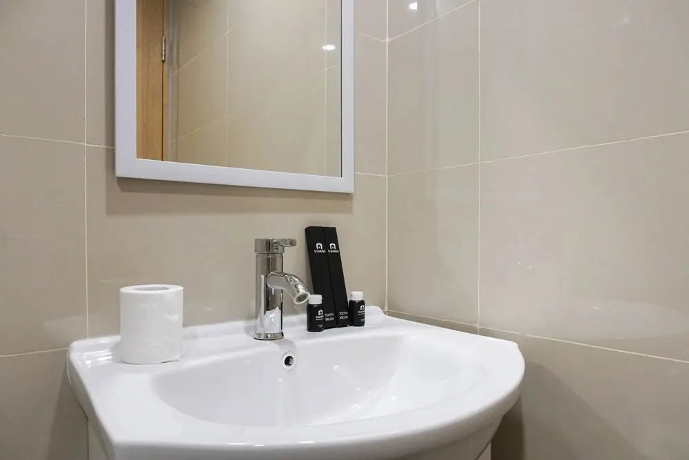 Джакарта: Modern 2BR Apartment at Maqna Residence
