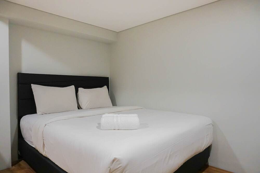 Джакарта: Modern 2BR Apartment at Maqna Residence