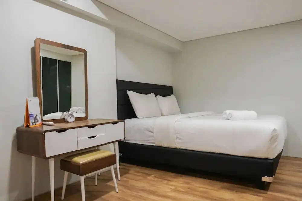 Джакарта: Modern 2BR Apartment at Maqna Residence