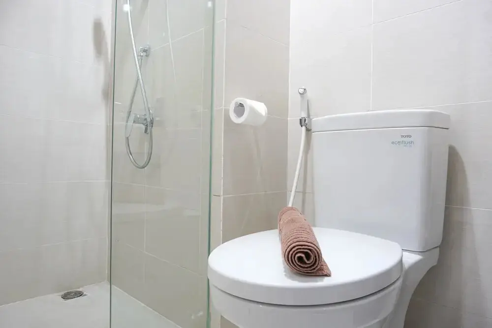 Джакарта: Simple and Minimalist 3BR Apartment at Puri Mansion