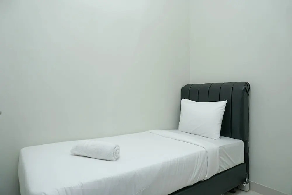 Джакарта: Simple and Minimalist 3BR Apartment at Puri Mansion