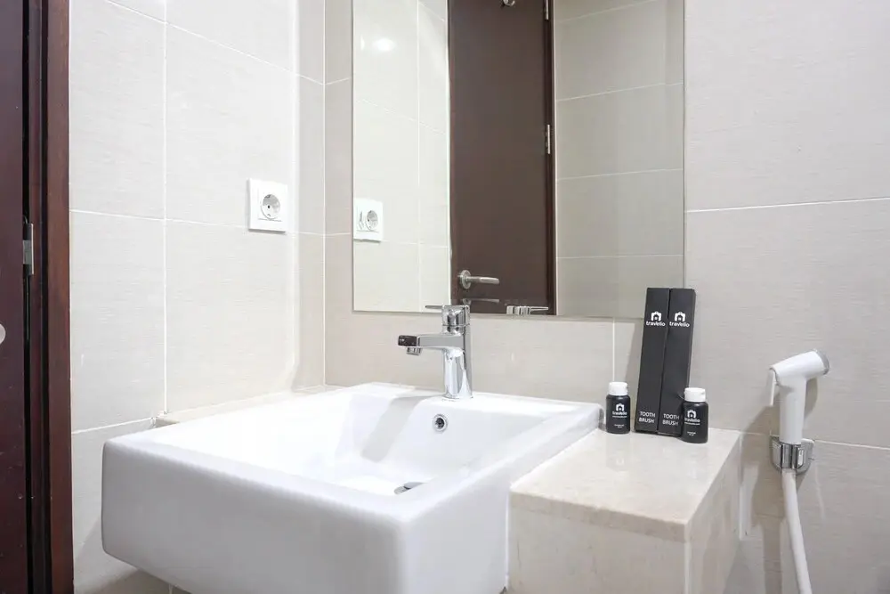 Джакарта: Simple and Minimalist 3BR Apartment at Puri Mansion