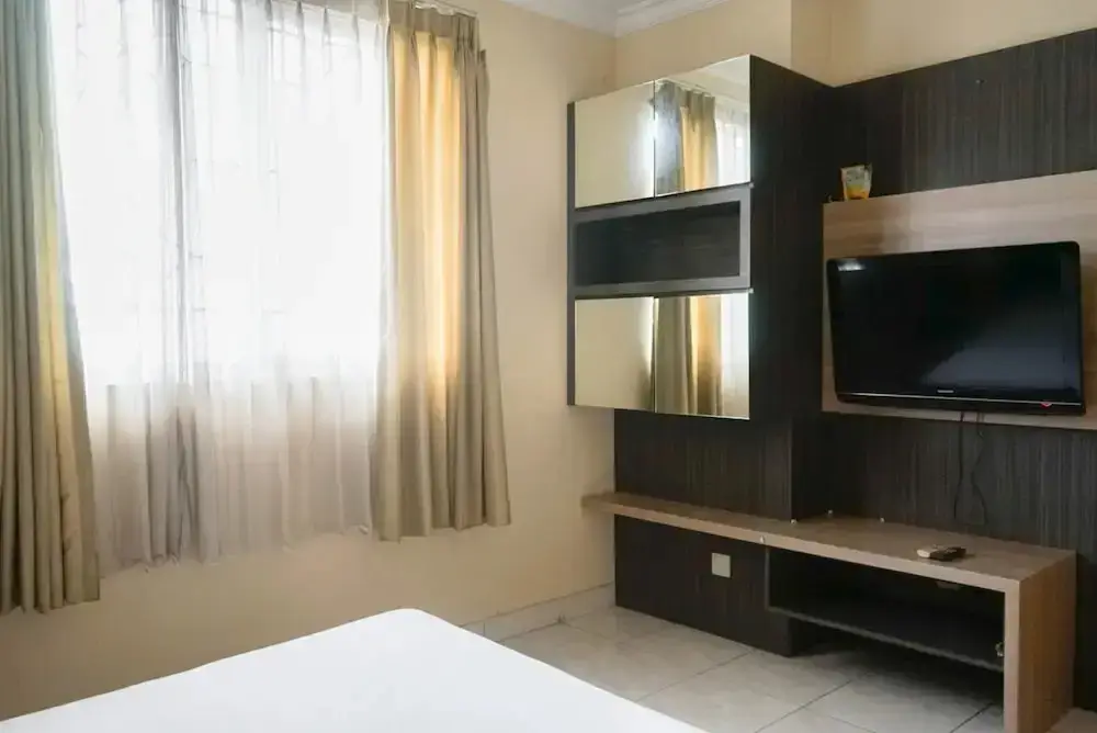 Best Price 3BR Apartment at Mediterania Lagoon Kemayoran By Travelio — фото 1