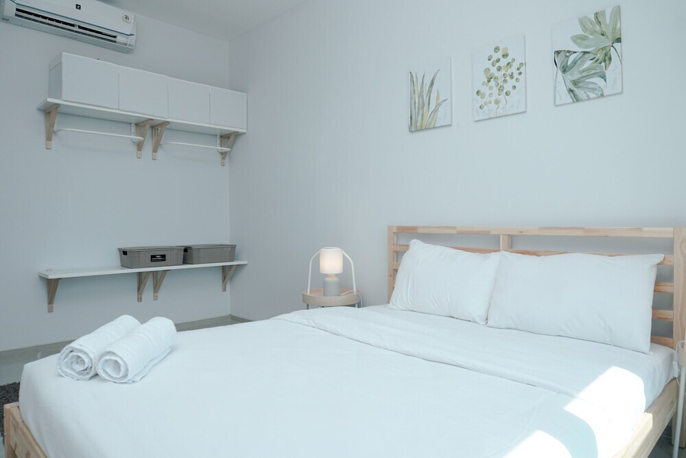 Джакарта: Beautiful 1BR at CitraLake Suites Apartment