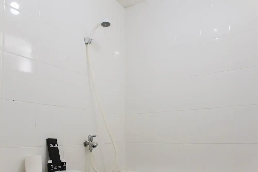 Джакарта: Beautiful and Comfy 1BR at Bassura City Apartment