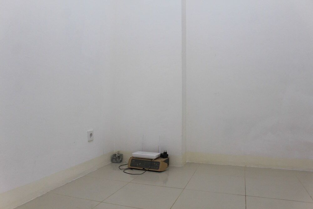 Джакарта: Beautiful and Comfy 1BR at Bassura City Apartment