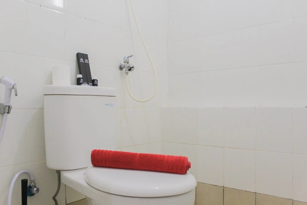 Джакарта: Beautiful and Comfy 1BR at Bassura City Apartment