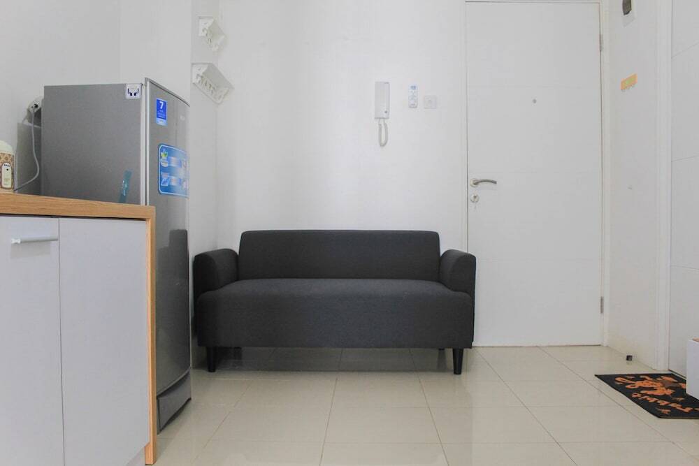 Джакарта: Beautiful and Comfy 1BR at Bassura City Apartment
