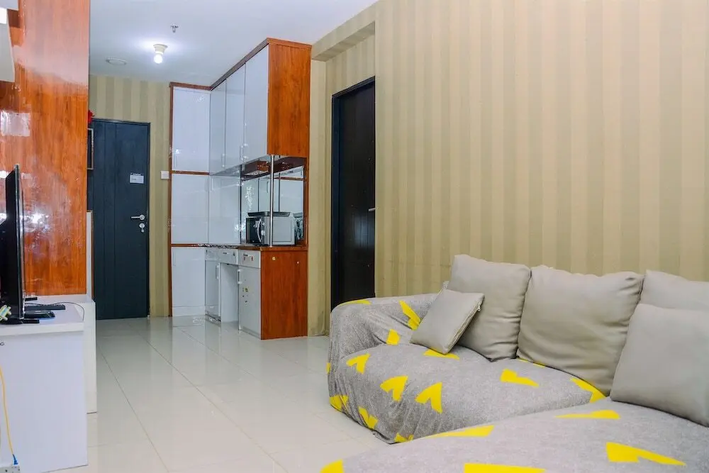 Джакарта: Chic and Cozy 3BR Apartment at Cervino Village By Travelio