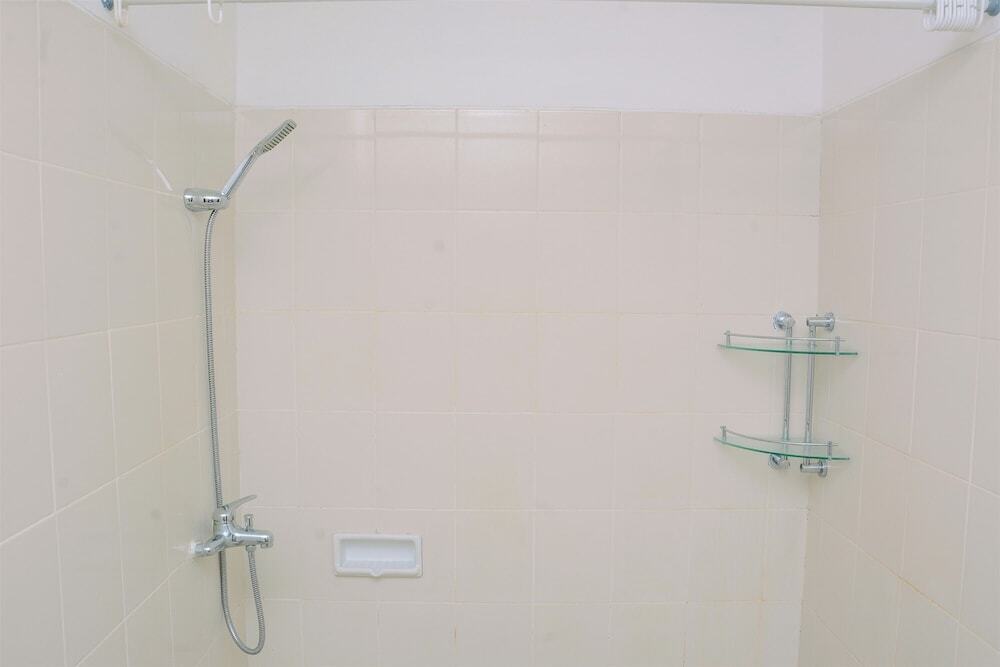 Джакарта: Chic and Cozy 3BR Apartment at Cervino Village By Travelio
