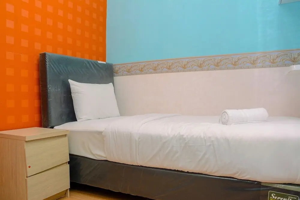 Джакарта: Chic and Cozy 3BR Apartment at Cervino Village By Travelio