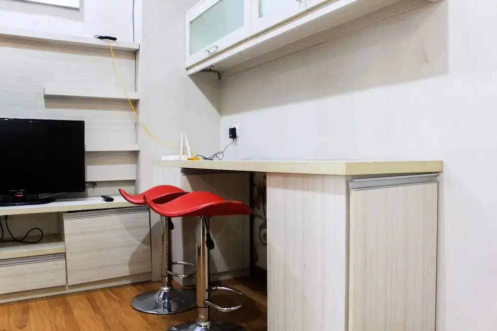Джакарта: Fully Furnished And Cozy Design 1br Green Pramuka Apartment