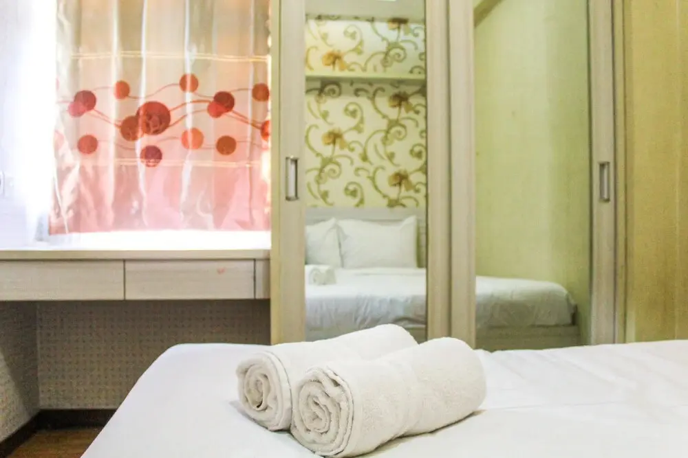 Fully Furnished And Cozy Design 1br Green Pramuka Apartment — фото 1