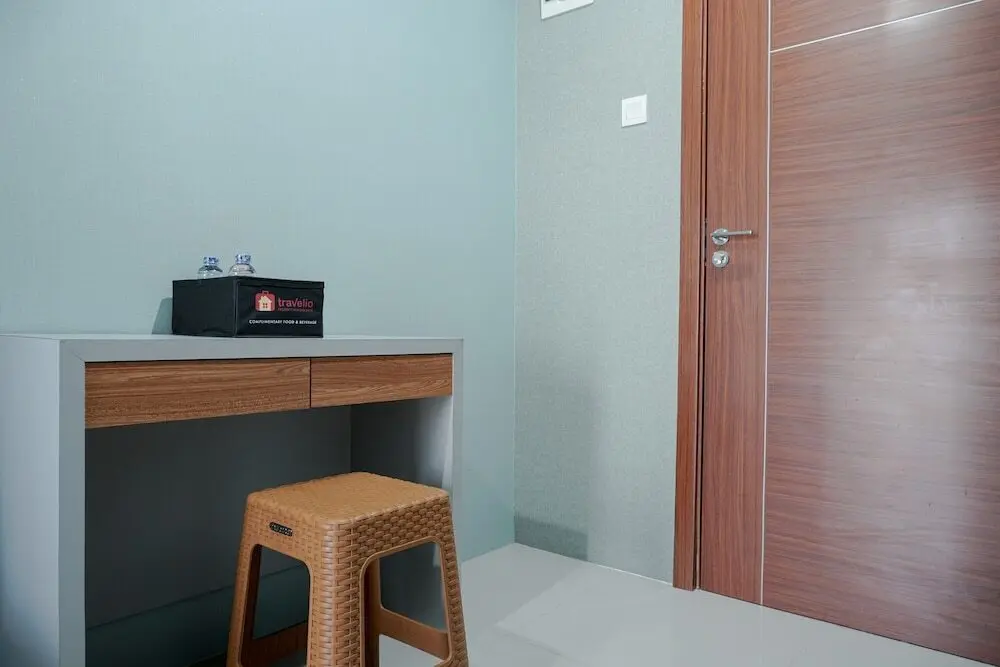 Джакарта: Fully Furnished 1BR Apartment at Vittoria Residence
