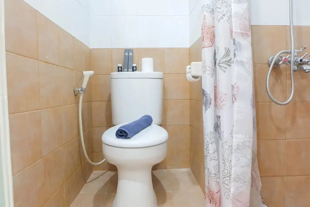 Джакарта: Fully Furnished and Comfortable 2BR Green Pramuka Apartment