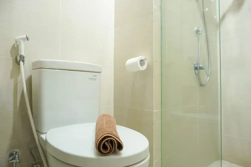 Джакарта: Strategic Location 1BR Apartment @ Puri Mansion near Puri By Travelio
