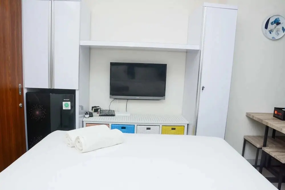 Бекаси: Minimalist and Posh 1BR Grand Kamala Lagoon Apartment By Travelio