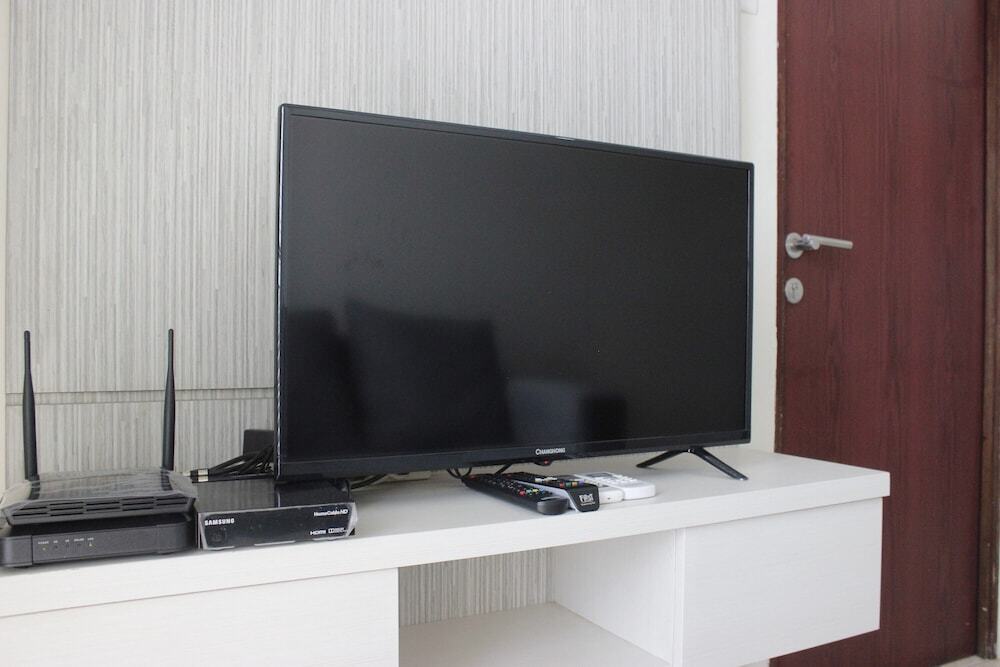 Бандунг: Comfy 2br at Tamansari Panoramic Apartment by Travelio