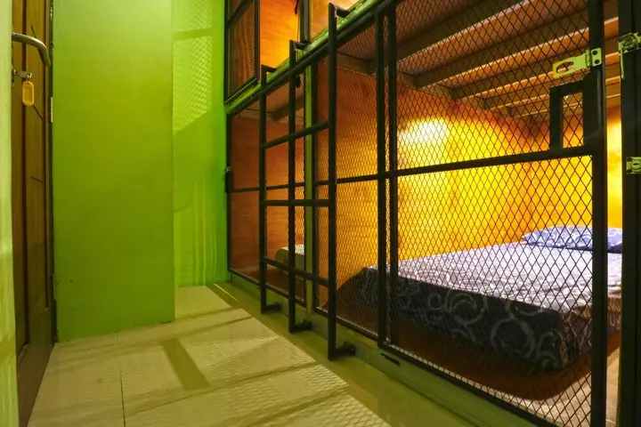 Джакарта: Kabin Kapsul Kayu Jati I Hostel