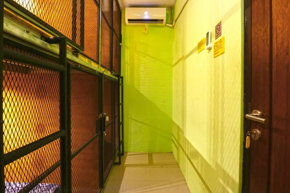Джакарта: Kabin Kapsul Kayu Jati I Hostel