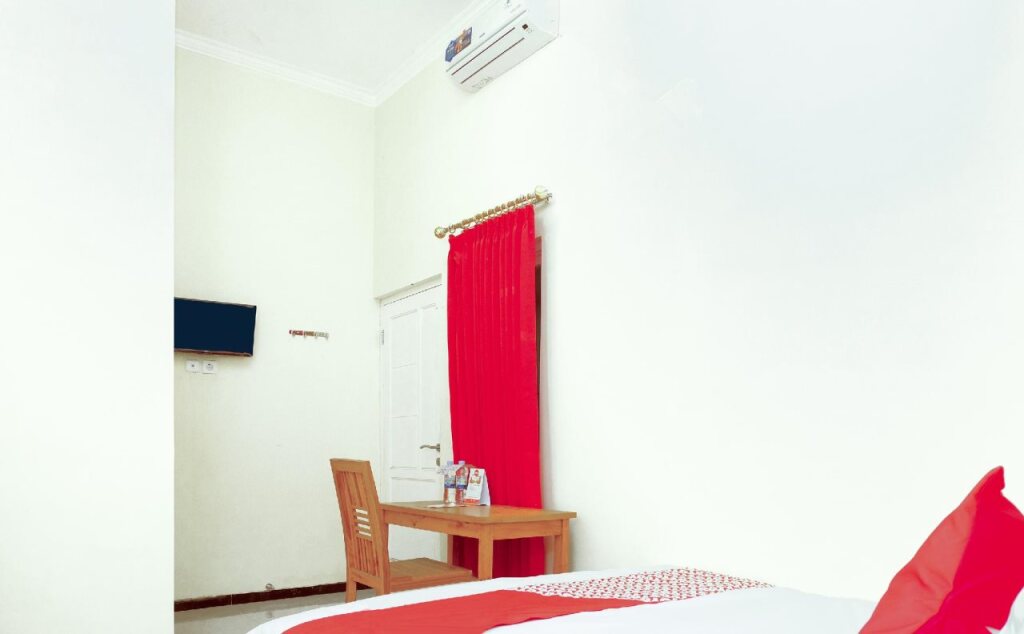 Маланг: Emas 23 Guest House By OYO Rooms