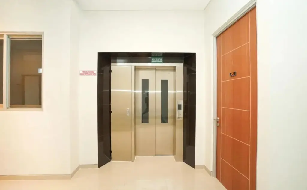 Сурабая: Graha 8 Syariah by Oyo Rooms
